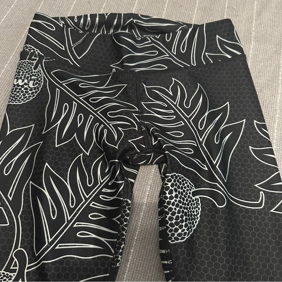 Oiwi ocean Ulu Wahine Compression
Leggings Hawaii print workout - Picture 4 of 8